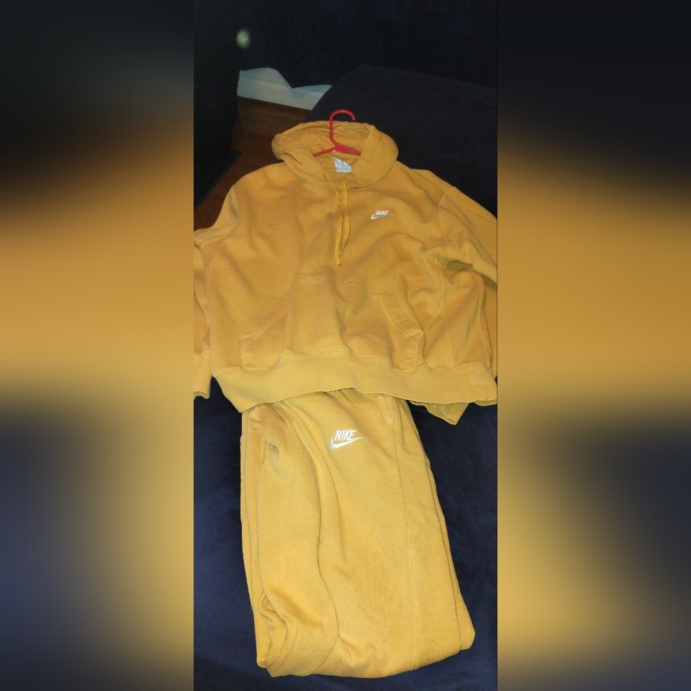 Nike suit